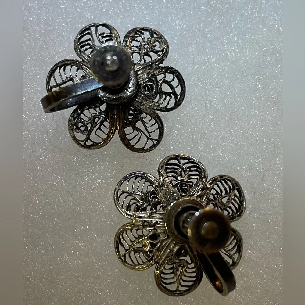 Vintage Mexico Silver Floral Design Screw Back Earrings.